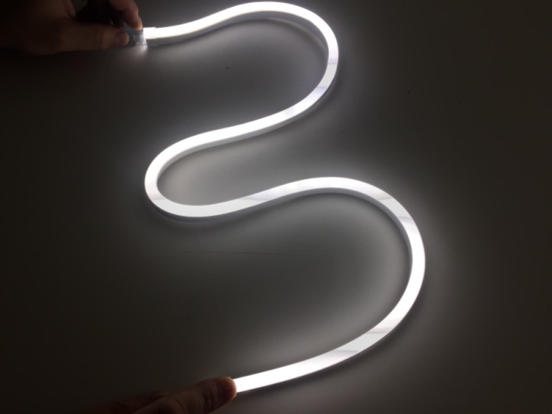 LED neon flexi světelná hadice 230V 120LED/m 12W/m bílá